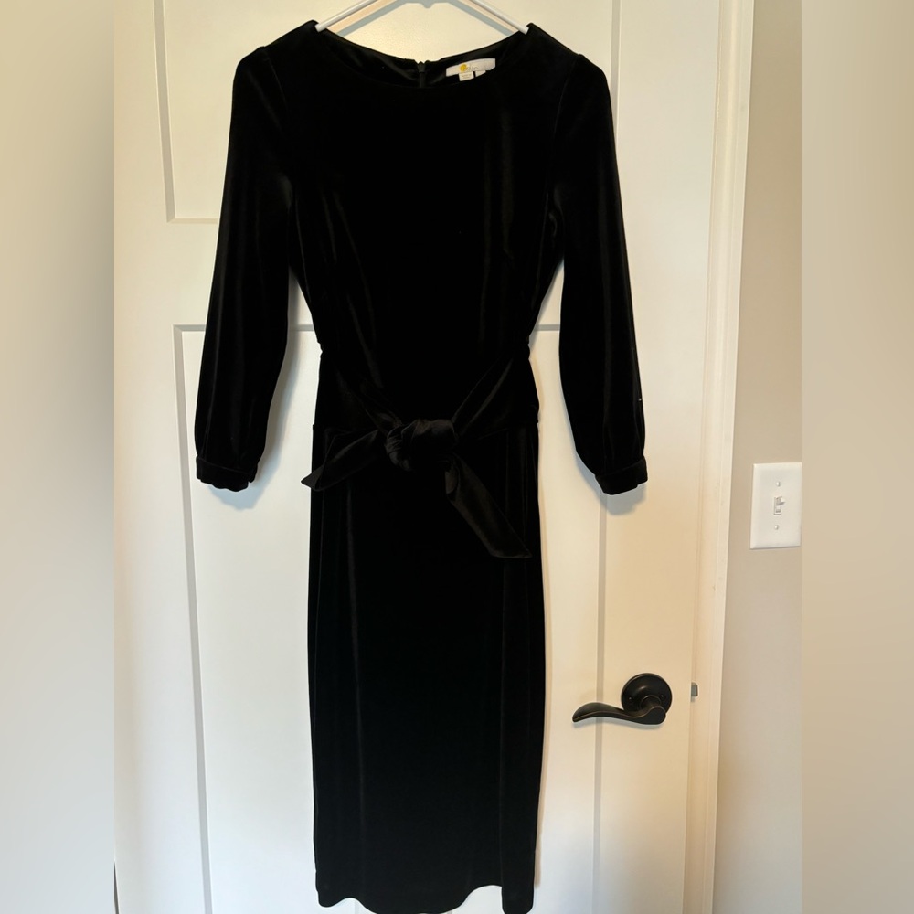 Boden Black Velvet 3/4 length sleeve dress. EUC size 8 US 4